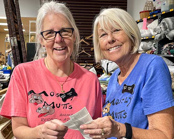 Mostly Mutts Market Volunteers